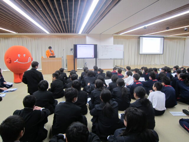 軽井沢中学校に訪問してきました