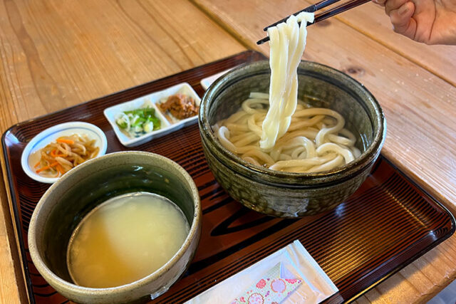 伝統食の「おしぼりうどん」。食べてみないと分からない「あまもっくら」とした味