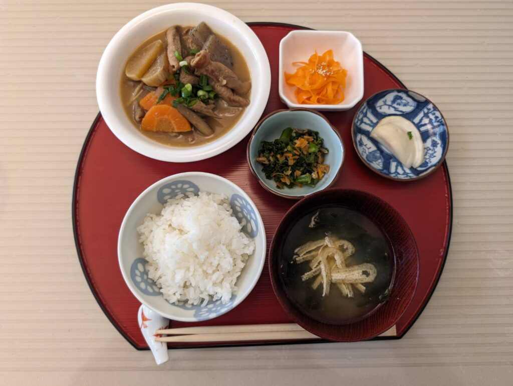 ランチ「もつ煮定食」６月２週目提供